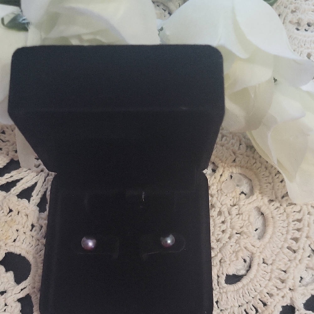 LOW START! Genuine Black Pearl Earrings New
